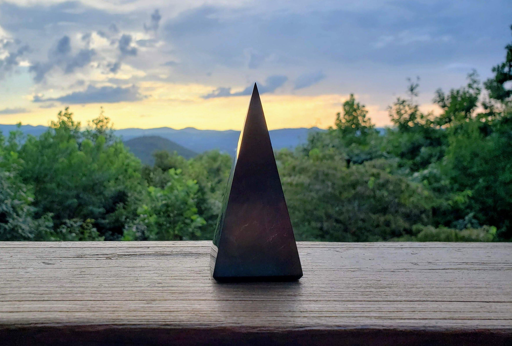 3.5 inch Polished Shungite Pyramid will neutralize radiation in a small room or a 10-foot radius